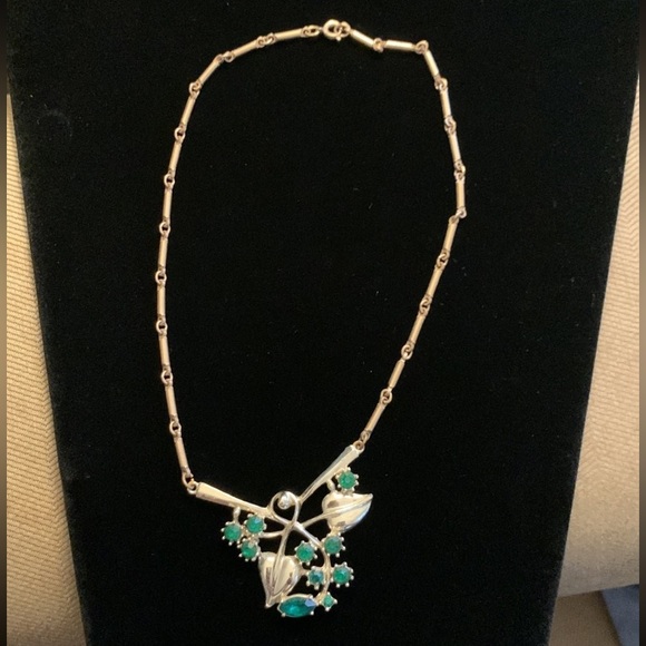 Vintage 1950s Emerald Green Rhinestone Necklace - Picture 8 of 8